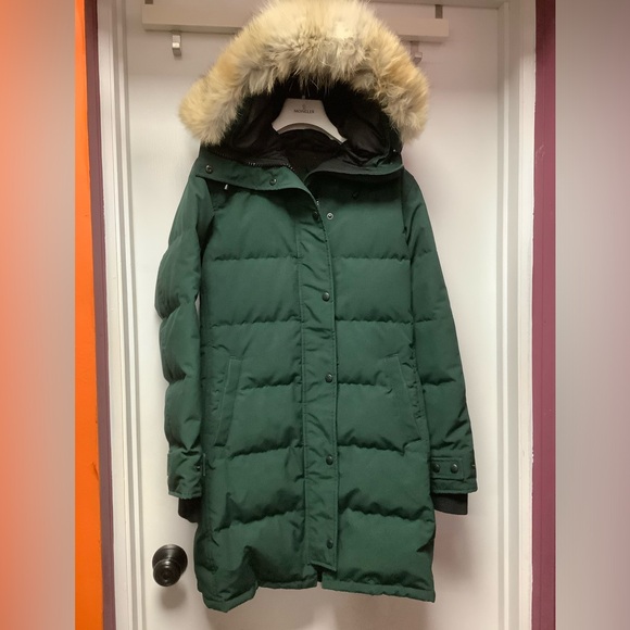 Canada Goose Coat Removable Coyote Fur - Picture 5 of 16